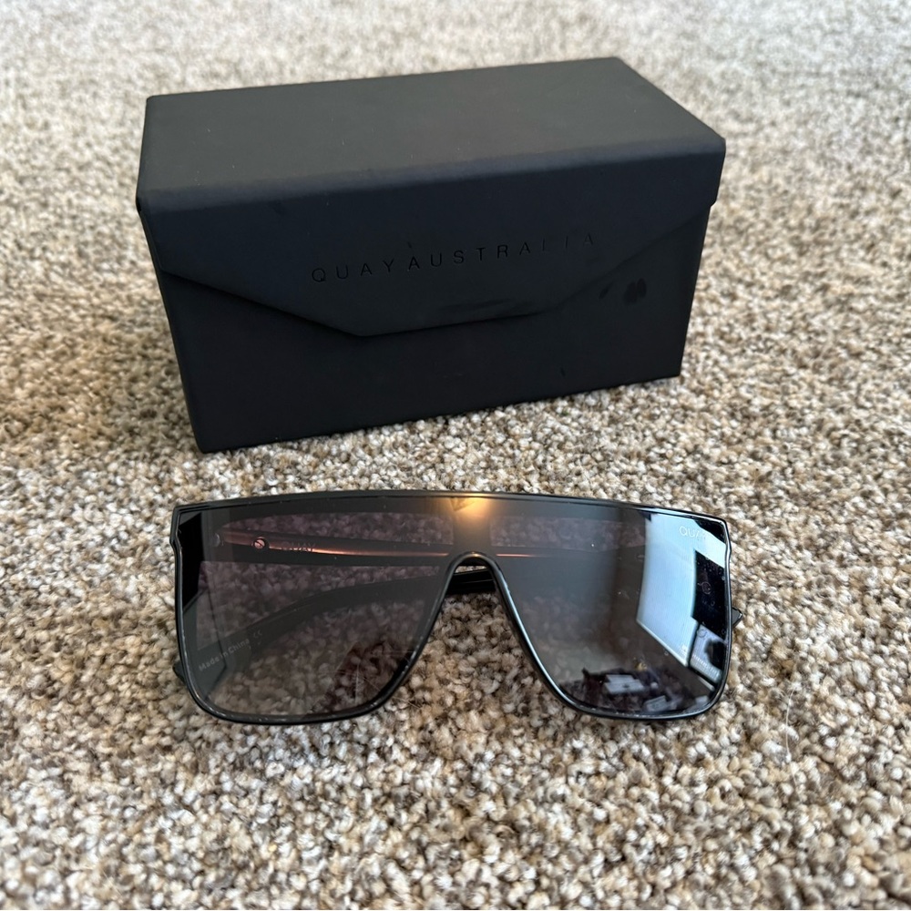 Quay Australia Matte Black Eyewear Case (Two Sunglasses Included)